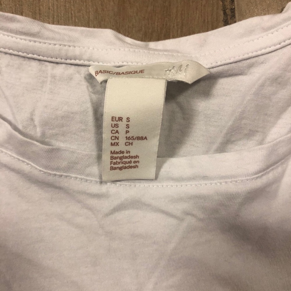 Basic white tee - Picture 2 of 2